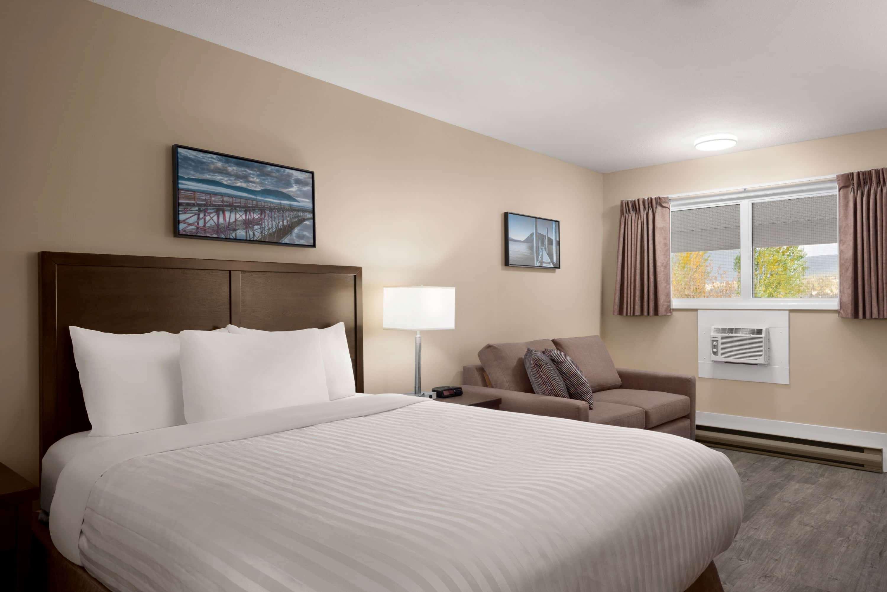 Travelodge By Wyndham Salmon Arm Bc Экстерьер фото