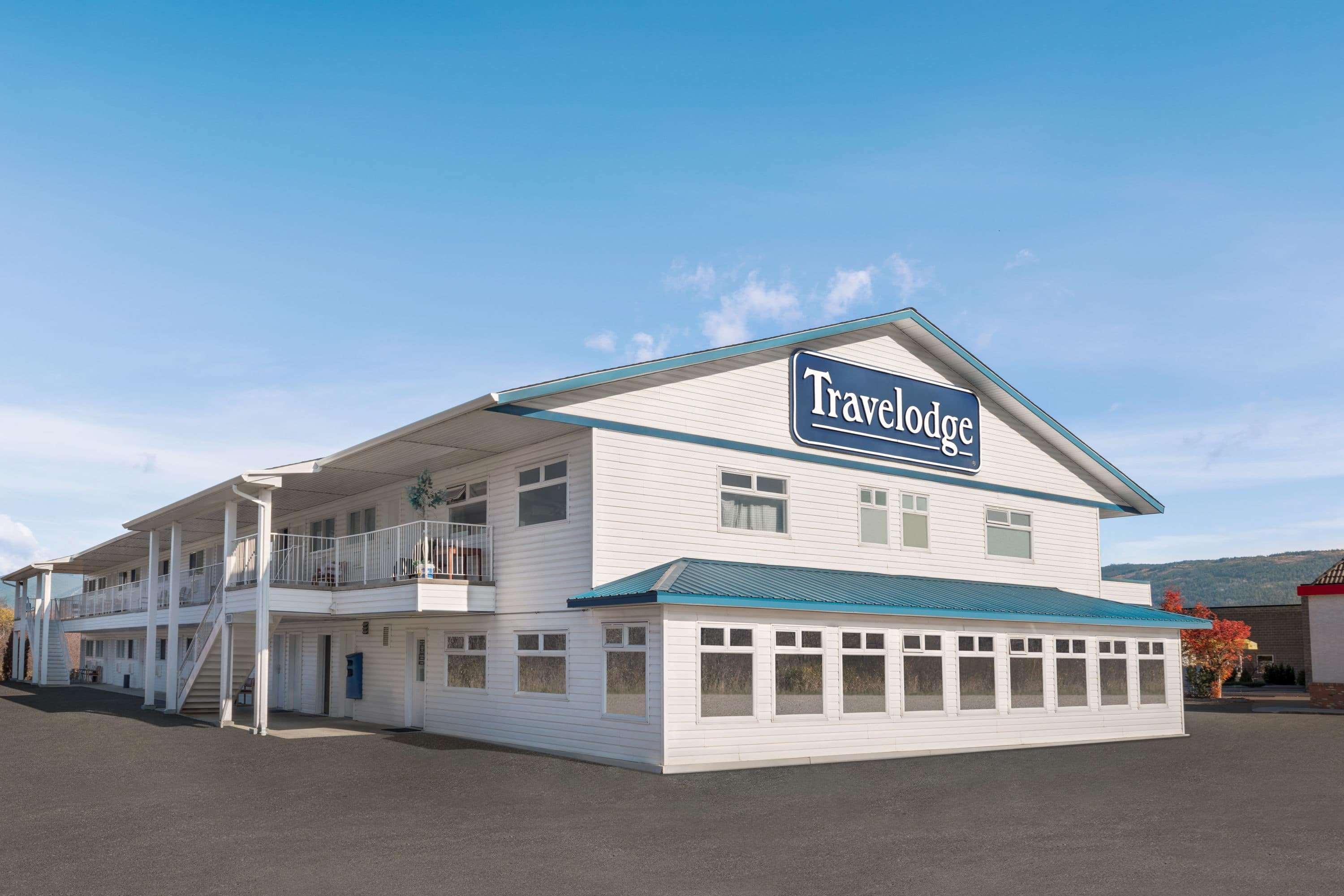 Travelodge By Wyndham Salmon Arm Bc Экстерьер фото
