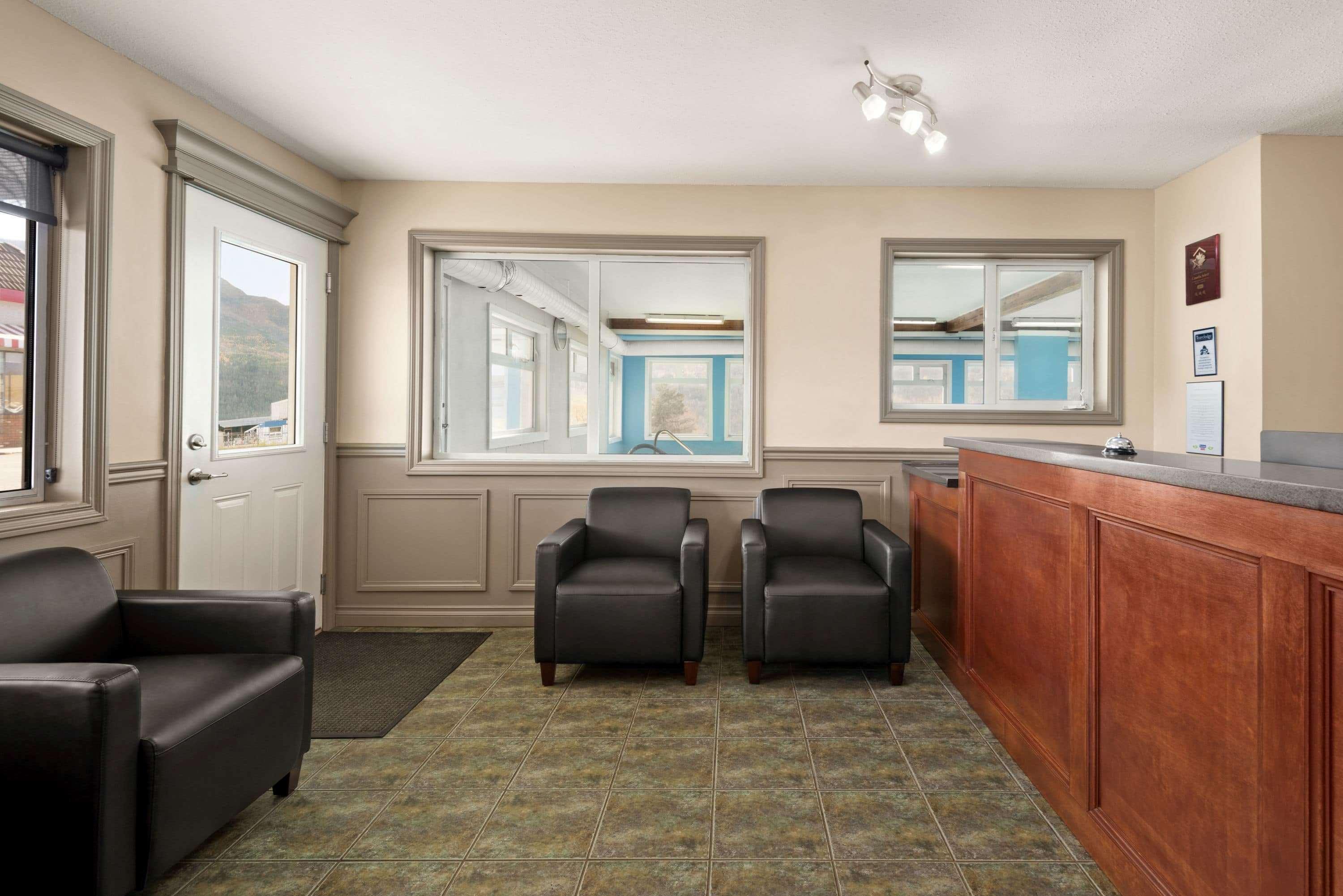 Travelodge By Wyndham Salmon Arm Bc Экстерьер фото