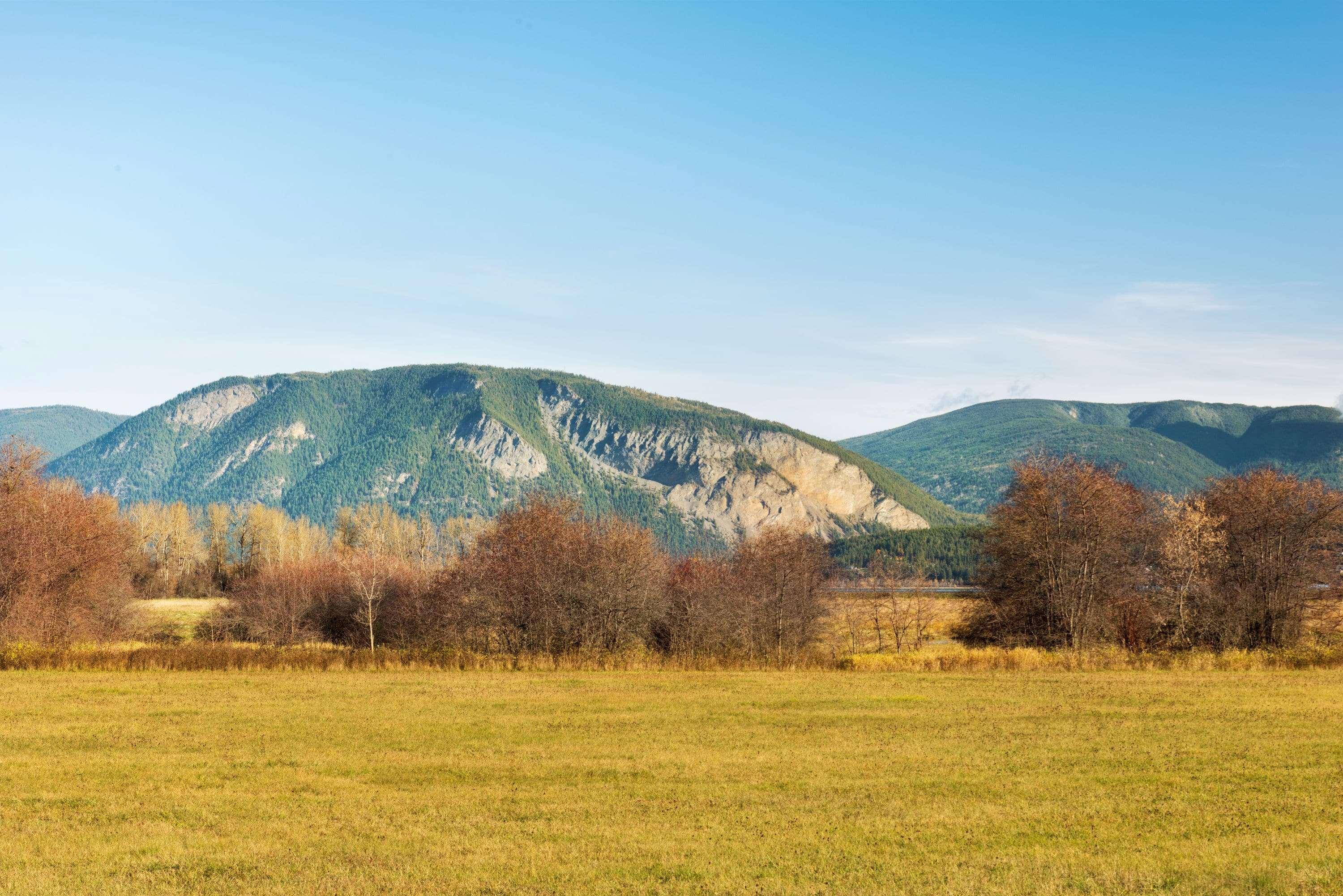 Travelodge By Wyndham Salmon Arm Bc Экстерьер фото