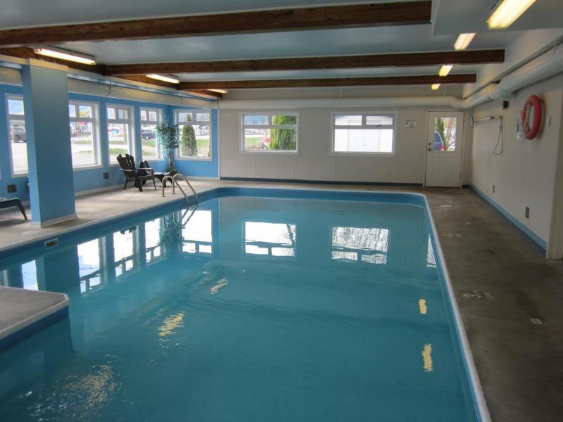Travelodge By Wyndham Salmon Arm Bc Экстерьер фото